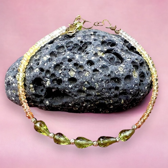 Natural Peridot and Yellow Sapphire Bracelet in Solid 14K Gold 585 - Picture 7 of 11
